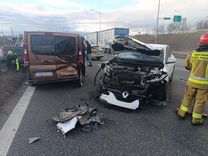 Karambol na autostradzie A4 na wysokości Zabrza. Zderzyły się cztery pojazdy. Poważne utrudnienia 