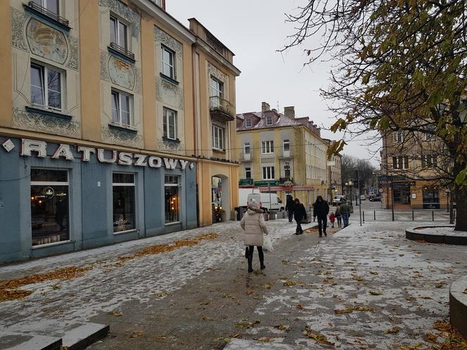 Gołoledź, marznące opady i oblodzone chodniki. Tak wyglądał poranek na drogach w Białymstoku