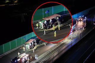 Wypadek na S7. Wjechał na remontowaną drogę. Wielka ciężarówka runęła na bok