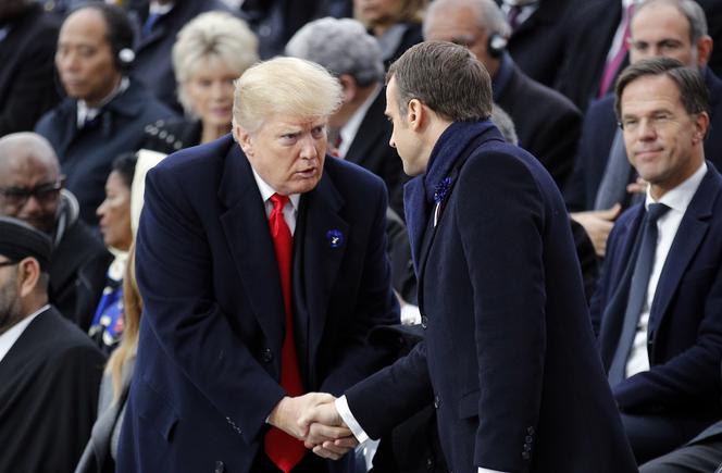 Święto pokoju w Paryżu. Trump w żelaznym uścisku Macrona.