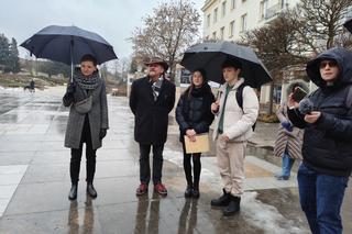 Walentynkowa rzeźba na Placu Artystów w Kielcach