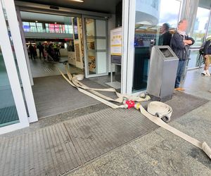 Pożar Biedronki w centrum Warszawy! Duża ewakuacja, na miejscu służby
