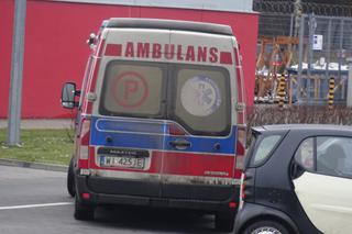 Dwie młode osoby znalezione martwe w sobotę na parkingu przy centrum handlowym w Markach