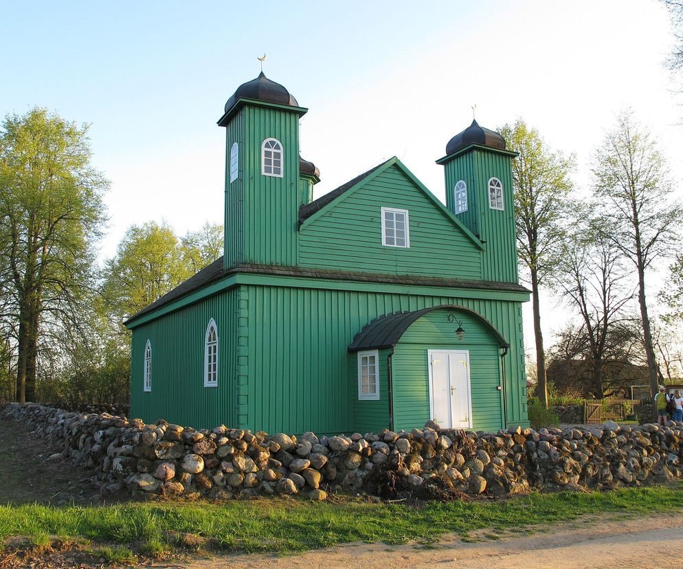 Najstarszy meczet w Polsce znajduje się w podlaskiej wsi. To perła drewnianej architektury
