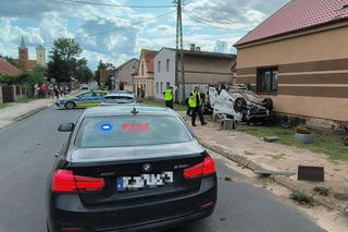 Dachował, a potem groził policjantom zapalniczką. Finał pościgu za 43-latkiem w powiecie górowskim [ZDJĘCIA]