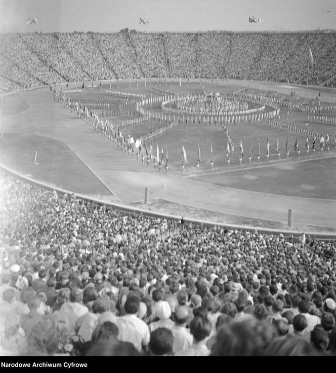 Stadion X-lecia. Uroczyste otwarcie II Międzynarodowych Igrzysk Sportowych Młodzieży w 1955 r.