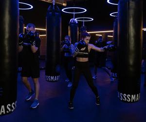 W Warszawie otworzyła się siłownia w stylu nocnego klubu. To Pierwszy klub fitness SMARTASS w Polsce