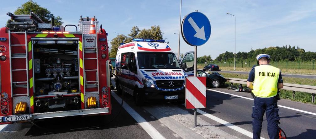 Poważny wypadek w Ostaszewie pod Toruniem. Ciężko ranny kierowca w szpitalu