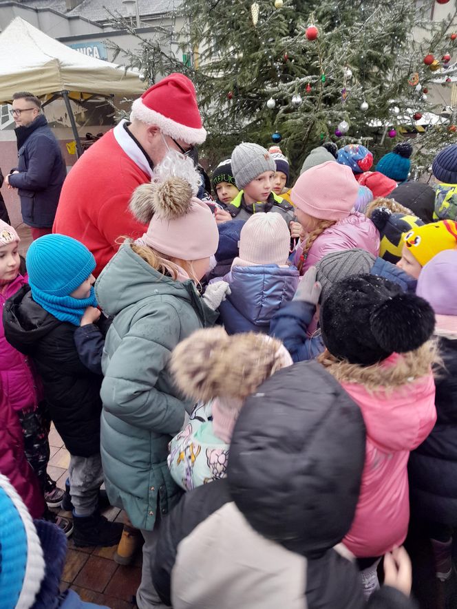 Na rynku w Mordach stanęła choinka