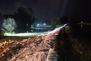 Lubelscy strażacy pomagają powodzianom na różne sposoby