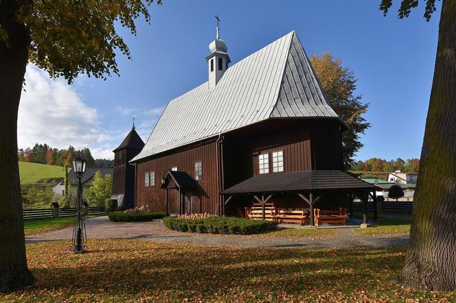 To dawna wieś duchowna w Małopolsce. Kiedyś była własnością klasztoru