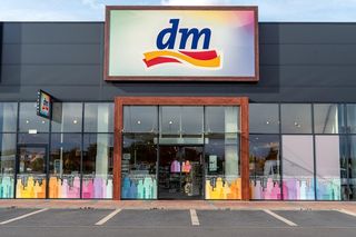 Konkurent Rossmanna otwiera kolejny sklep w Warszawie. Rabaty i prezenty dla pierwszych klientów