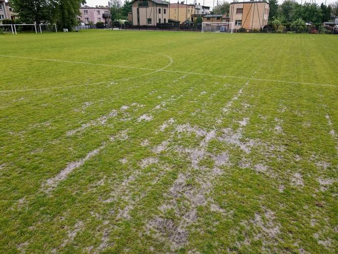 Boisko w Piekarach Śląskich zostało ponownie zalane