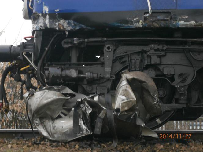 zderzenie tira z pociągiem