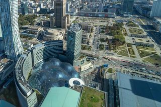 Złote Tarasy i dworzec Warszawa Centralna z 46. piętra Varso