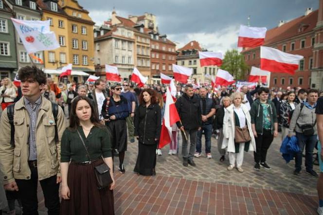 Narodowy Marsz Życia przez Warszawę. Organizatorzy mówią, że idą w obronie „poczętych dzieci zagrożonych aborcją”