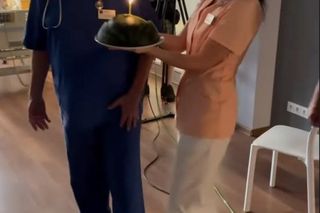 Na dobre i na złe na planie. Tretter (Piotr Garlicki), Asia (Joanna Pach-Żbikowska)