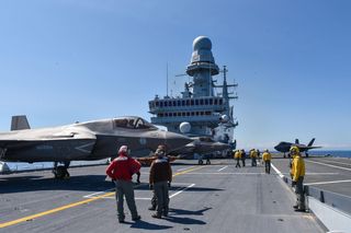 F-35B na pokładzie lotniskowca Cavour