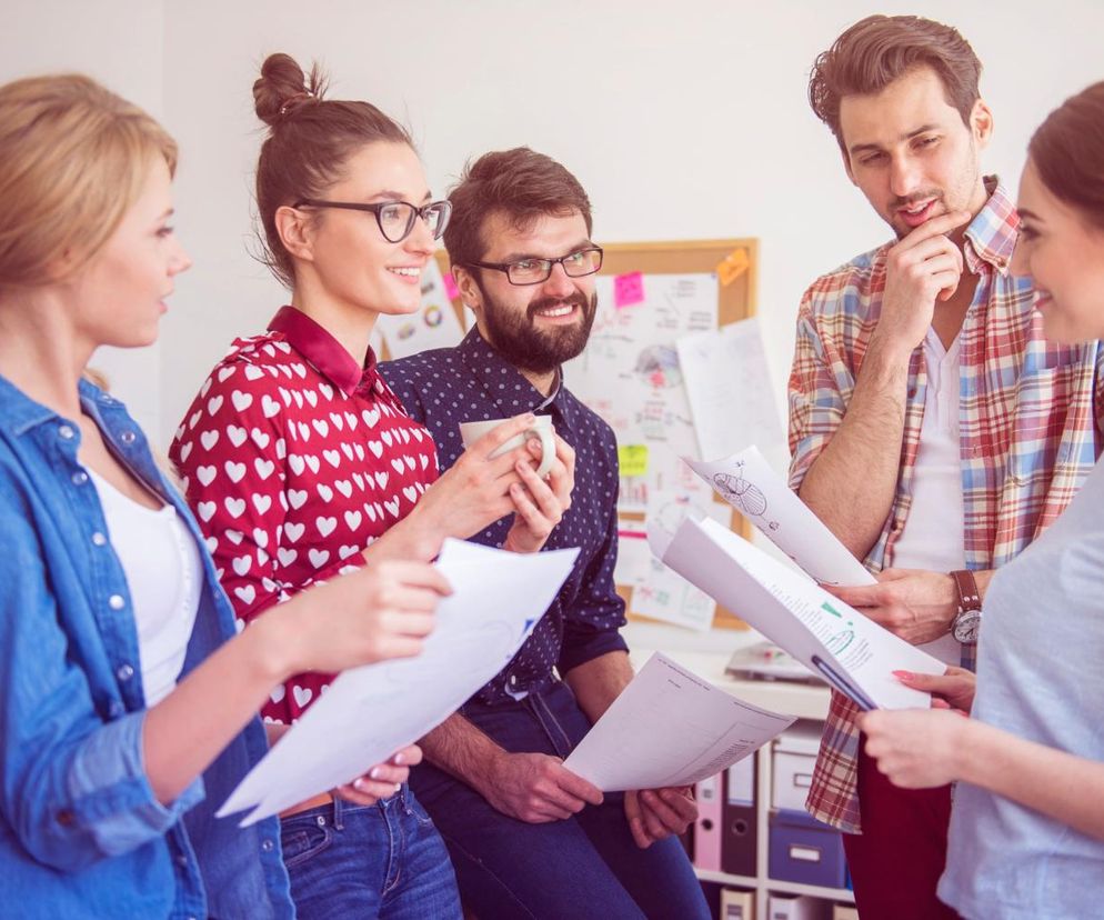 Osoby o wysokim IQ wybierają ten kolor. Psychologowie wskazali ulubiony kolor osób inteligentnych