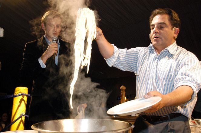 Robert Makłowicz kończy 62 lata. Mało kto wie, że na własnym ślubie nic nie rozumiał. Ujawniamy tajemnice słynnego kucharza