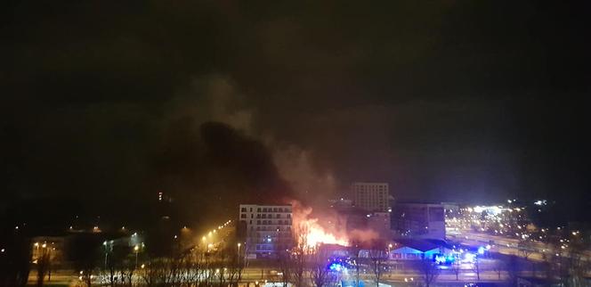 Gigantyczny pożar Lidla na Bielanach