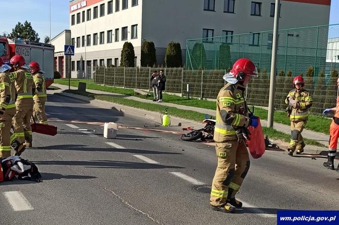 Wypadek w Bartoszycach. Zderzenie osobówki z motocyklem. Jedna osoba ranna [ZDJĘCIA]