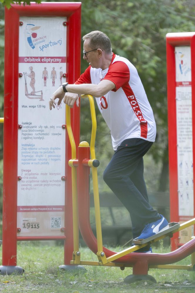 Były minister z PiS Robert Telus na siłowni