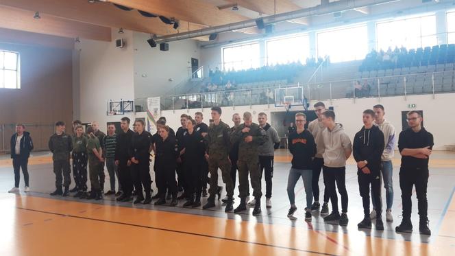 Dwaj uczniowie zasiądą w fotelach szefów policji w Rawiczu