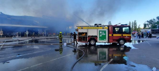 Atak rakietowy na centrum handlowe w Krzemieńczuku