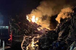 Pożar składowiska tekstyliów w Kamieńcu