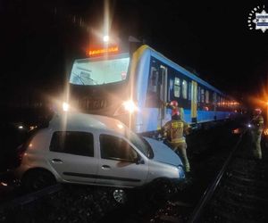 66-latka pomyliła tory z drogą i wjechała pod pociąg. Pasażer spał, gdy doszło do tragedii