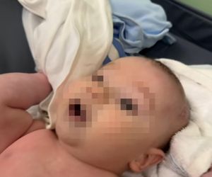 Daniel Martyniuk uczy syna pływać