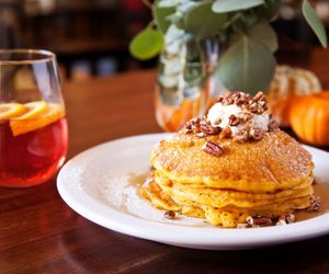 Placki dyniowe na kefirze. Podaj je z cynamonowym cukrem, a pochwał nie będzie końca