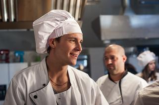 To nie koniec świata 2 sezon odcinek 16. Aleks (Mikołaj Roznerski)