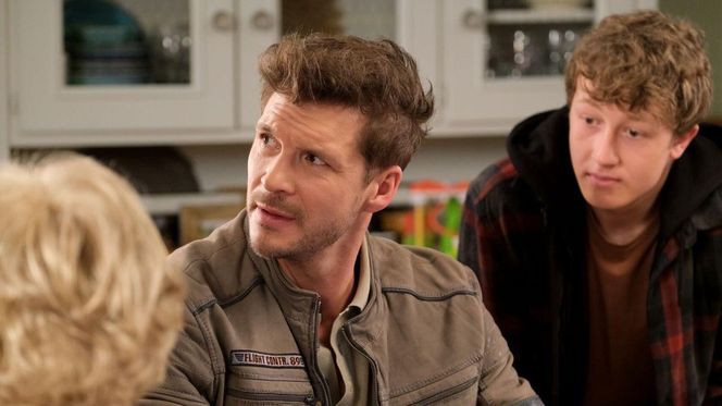 M jak miłość odc. 1878. Marcin (Mikołaj Roznerski), Kacper (Bartosz Ziewiec), Barbara (Teresa Lipowska)