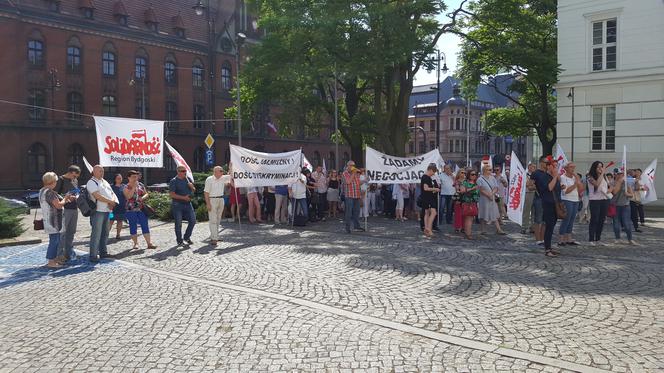 Protest budżetówki z Solidarności w Bydgoszczy [ZDJĘCIA]