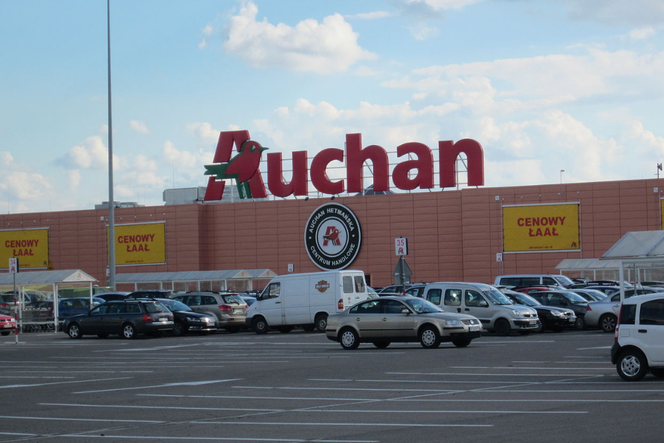 Auchan: Zakupy online już możliwe! Jak to działa? W których sklepach jest taka możliwość? 