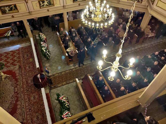 Pogrzeb w Łozinie. Zamordowany policjant Daniel Łuczyński spoczął z honorami 