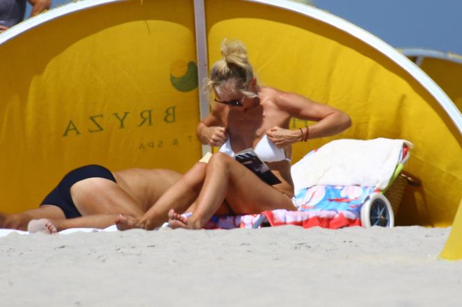 Jan Englert z żoną i ćorką w Juracie