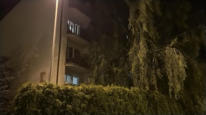 Atak ostrym narzędziem na Białołęce. Pod drzwiami pełno śladów krwi