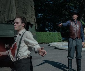 Zatoka szpiegów 2 sezon ostatni odcinek 19 (odc. 10). Snajper (Antoni Sałaj), Komarow (Marcin Bosak)