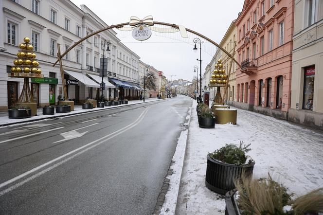 Puste ulice w Warszawie - zdjęcia. Stolica opustoszała na ferie zimowe