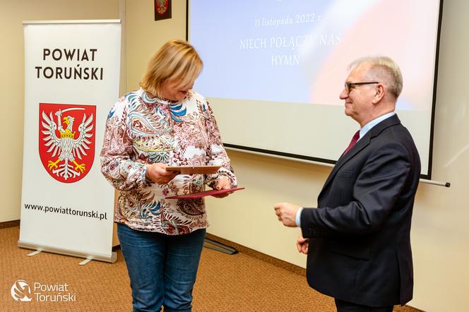 „Niech połączy nas hymn” - piękna, kolorowa premiera w siedzibie Starostwa Powiatowego