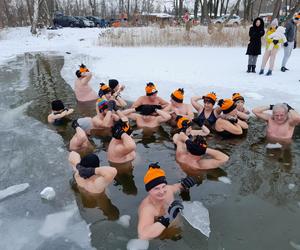 Bielusieńko, zimniutko, lodowo, bajecznie … Starachowicki Klub Morsów WEKTOR