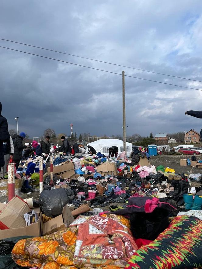 Ukraińscy pogranicznicy mają spore problemy z odprawą uchodźców uciekających przed wojną