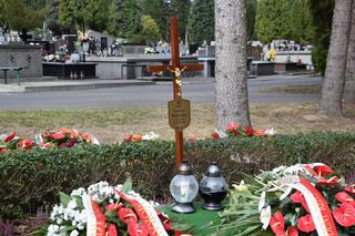 Rzeszowianie tłumnie przychodzą na grób Tadeusza Ferenca