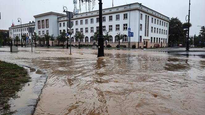 Nysa, centrum miasta zalane