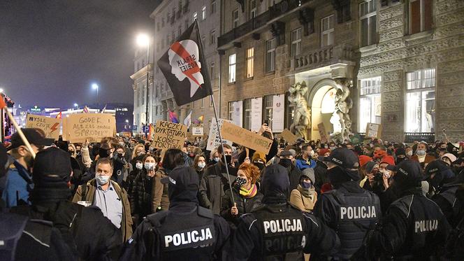 Blokada Sejmu przez Ogólnopolski Strajk Kobiet
