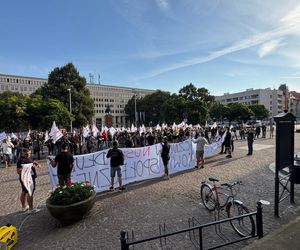 Paraliż w Katowicach. Rozpoczął się protest górników i hutników. Stal się hartuje, a rząd ją rujnuje