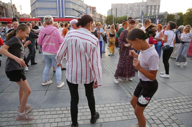 Potańcówka w centrum Katowic. Wyspiański znów porwał tłumy do szalonej zabawy